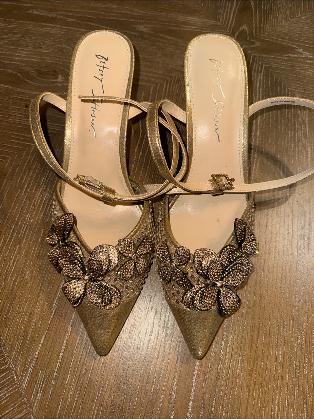 Betsy Johnson Gold Mesh Sofja Heels, 9M Sparkly